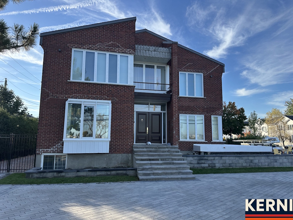 Before: weathered and faded exterior of an Edmonton home before spray painting